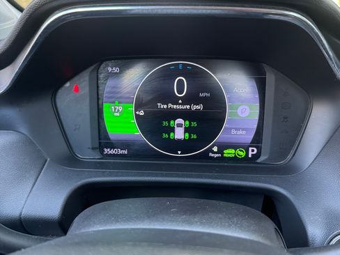 Used 2023 Chevrolet Bolt EUV LT w/ Driver Confidence Package FWD image 1