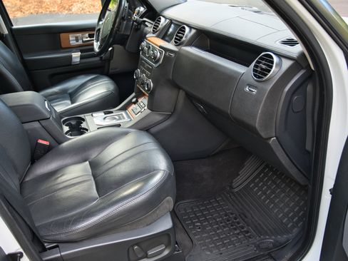 Used 2015 Land Rover LR4 HSE AWD/4WD image 16