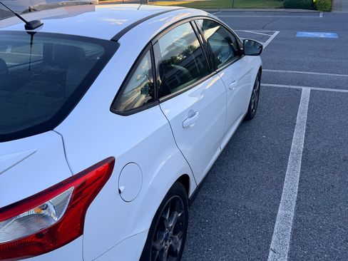 Used 2014 Ford Focus SE w/ Equipment Group 201A FWD image 8