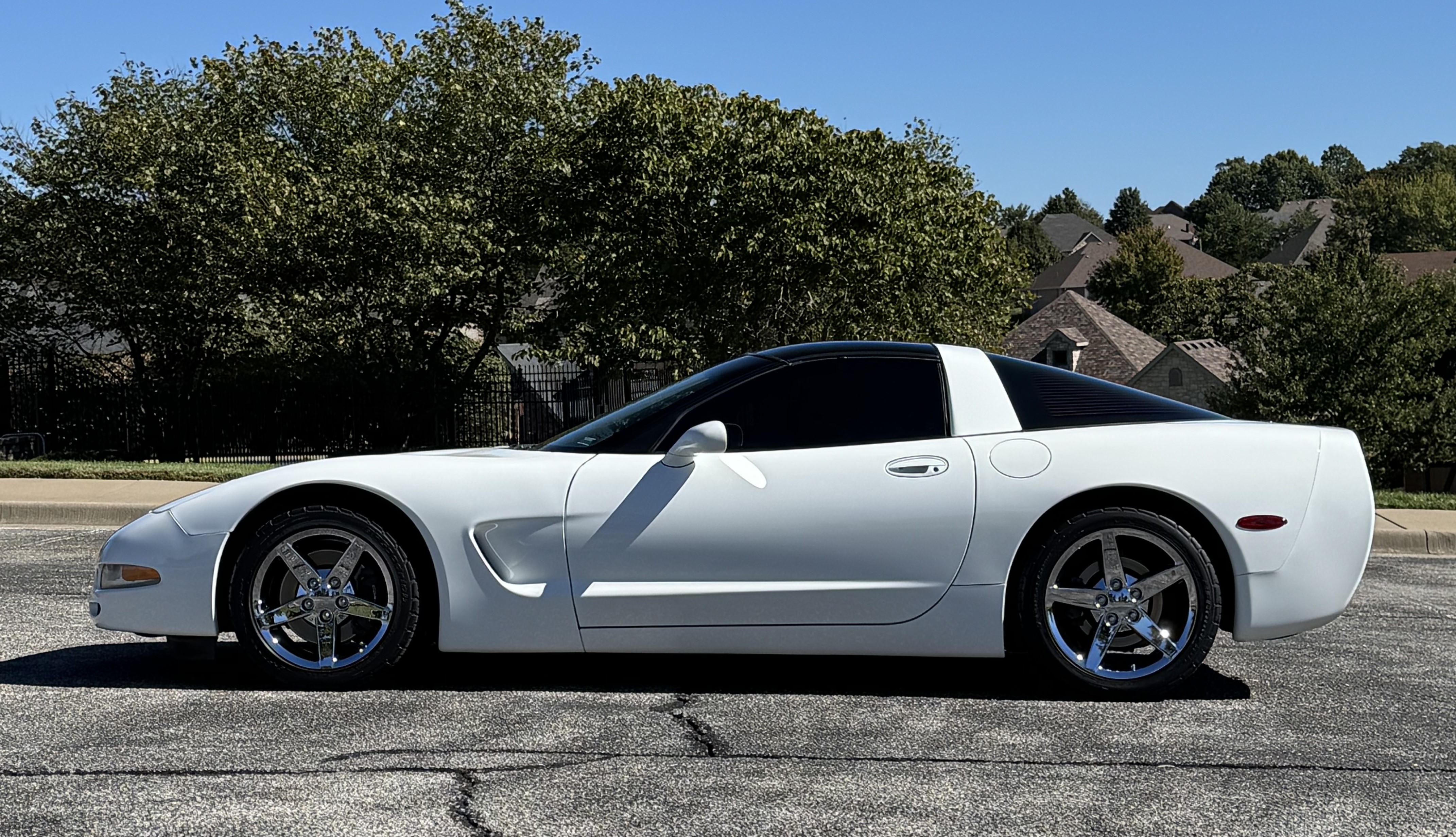 Used 1998 Chevrolet Corvette Coupe RWD image 1