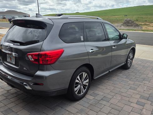 Used 2019 Nissan Pathfinder SL image 11