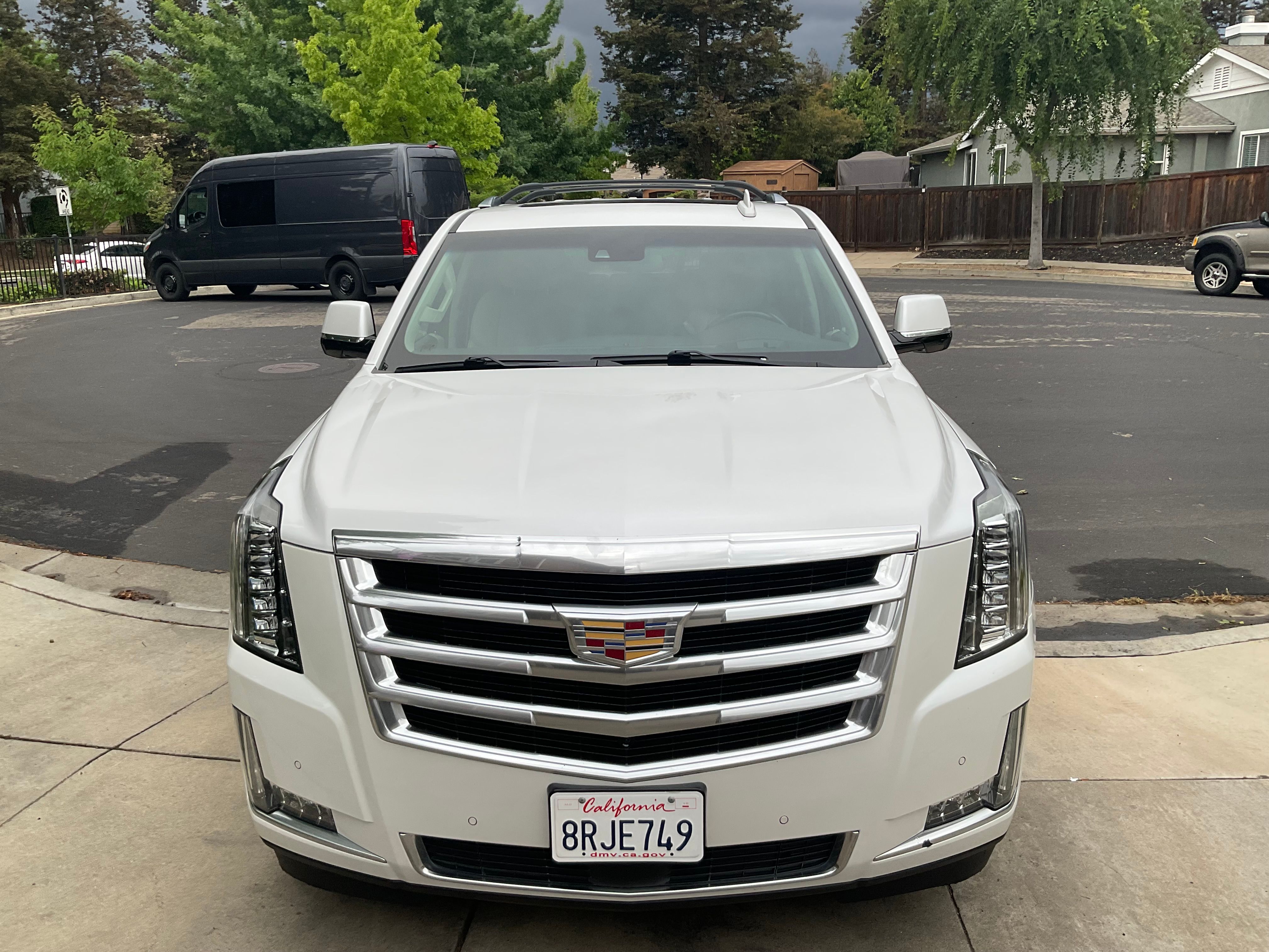 Used 2017 Cadillac Escalade Premium Luxury AWD/4WD image 2