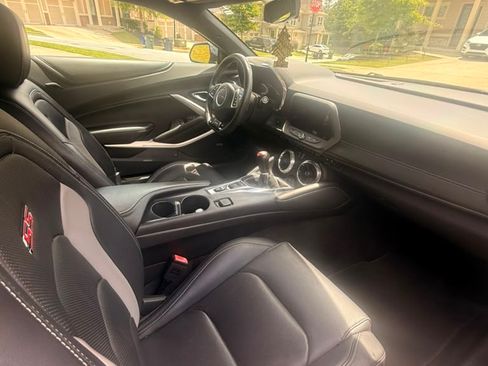Used 2017 Chevrolet Camaro SS RWD image 9