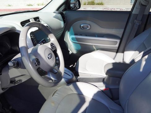 Used 2015 Kia Soul EV + image 4