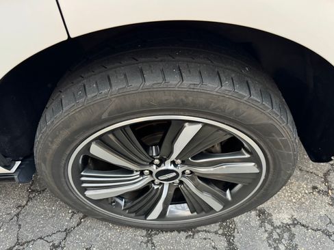 Used 2019 Lincoln Navigator Reserve image 18