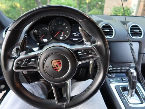 Used 2018 Porsche 718 Cayman image 4
