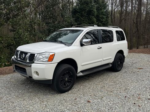 Used 2004 Nissan Armada LE w/ (SR2) Sunroof Pkg (LE) image 2
