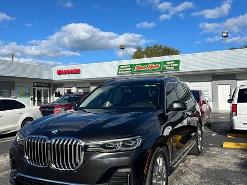 Used 2022 BMW X7 xDrive40i w/ Premium Package image 2