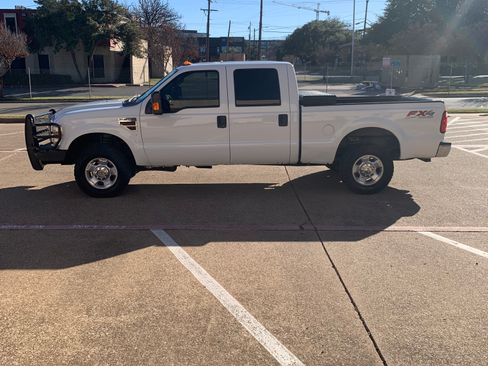 Used 2010 Ford F250 XLT image 2