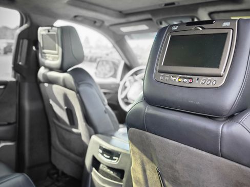 Used 2018 Cadillac Escalade ESV Platinum AWD/4WD image 20