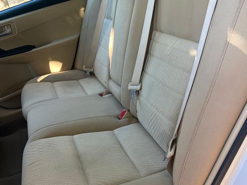 Used 2015 Toyota Camry LE w/ Moonroof Package FWD image 6