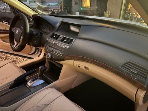 Used 2010 Honda Crosstour EX-L image 12