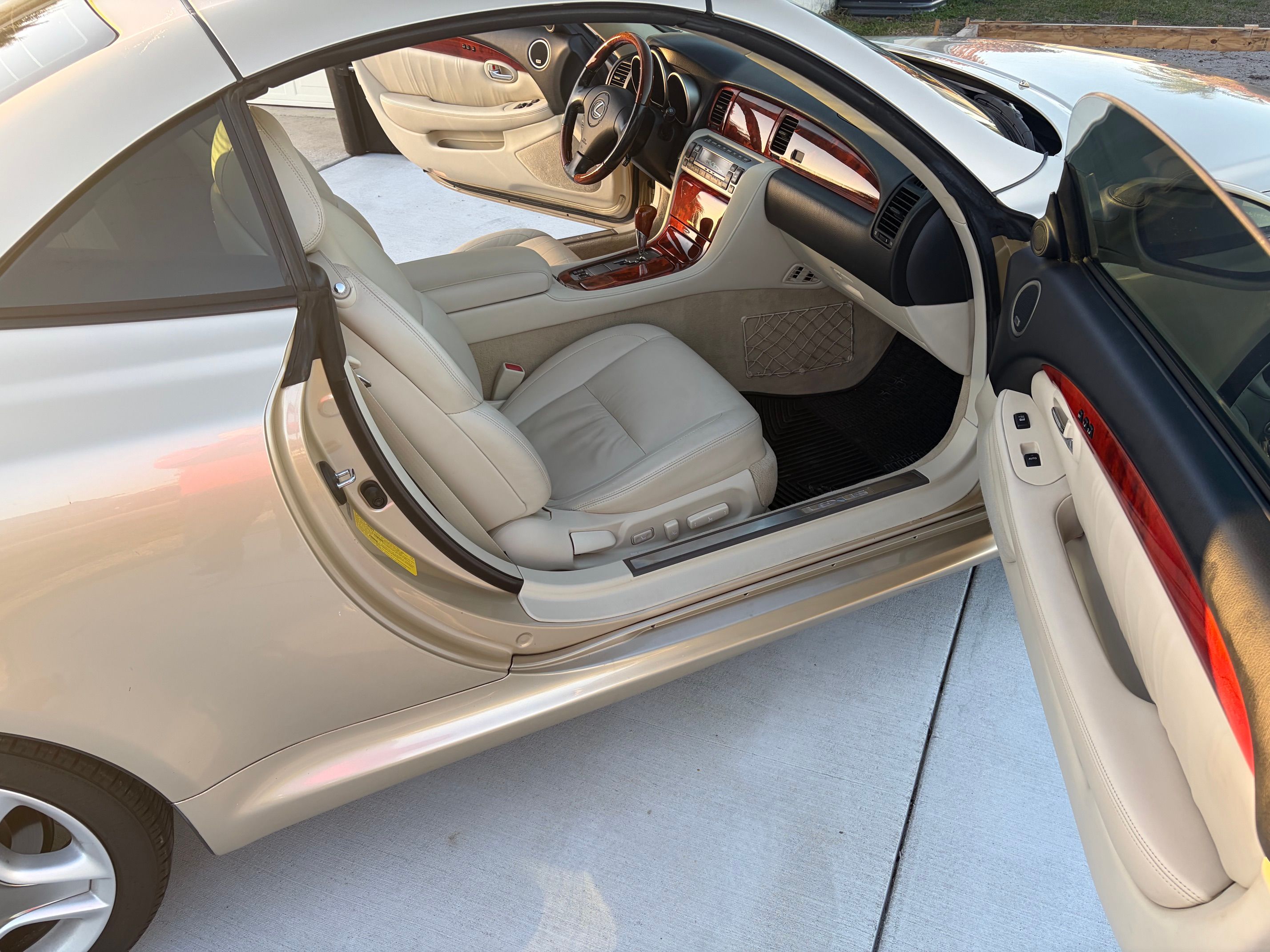 Used 2007 Lexus SC 430 Convertible RWD image 1