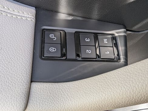 Used 2019 Jaguar F-PACE Prestige image 31