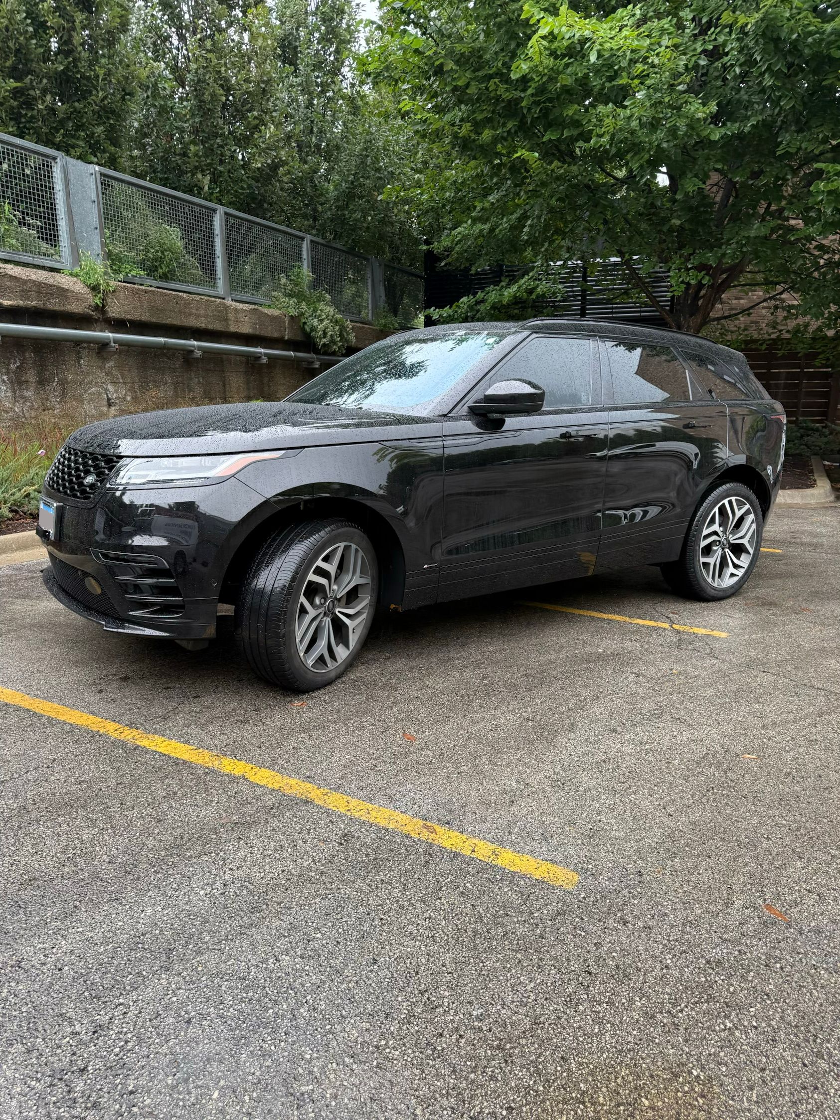Used 2019 Land Rover Range Rover Velar R-Dynamic SE AWD/4WD image 4