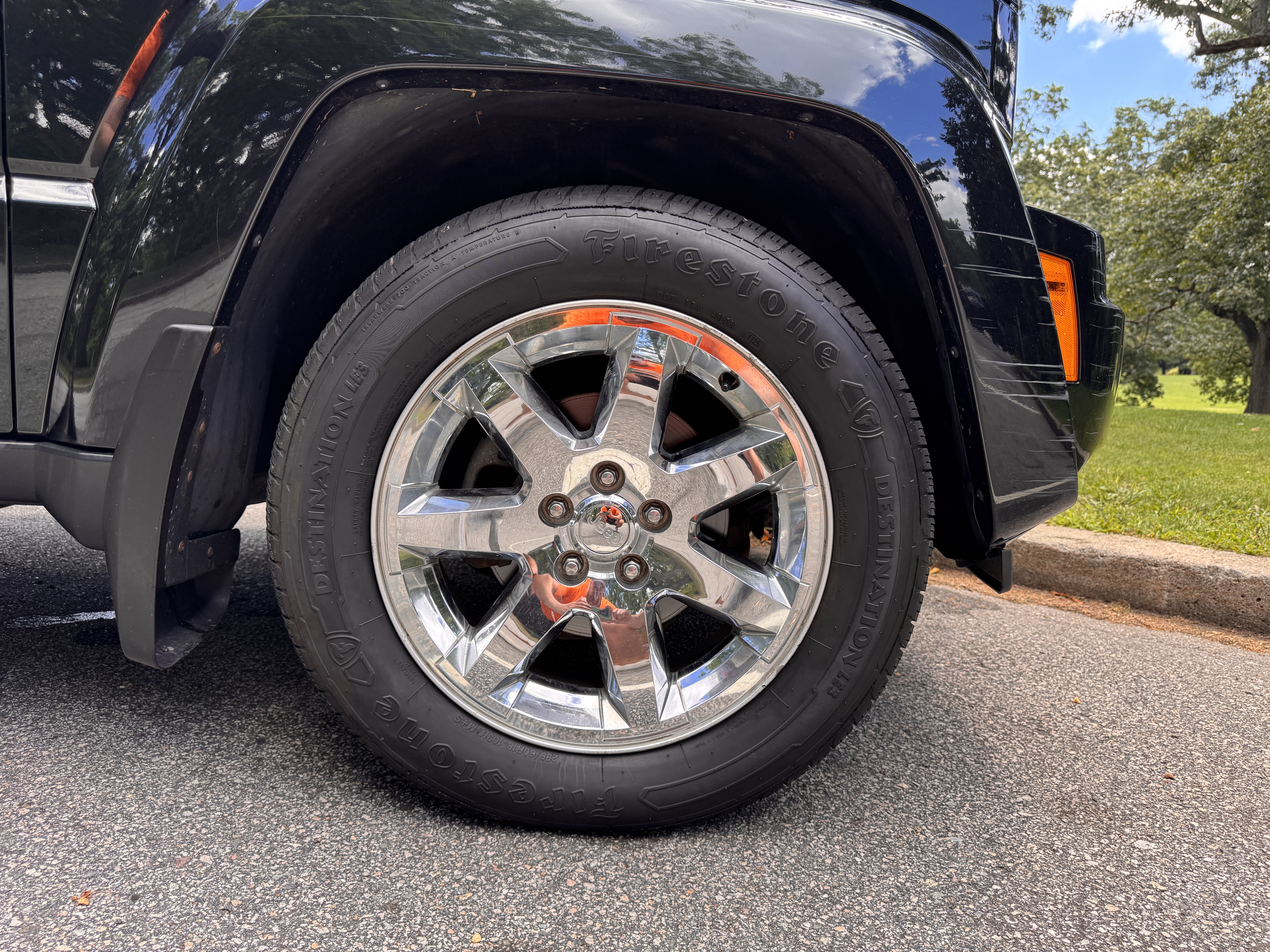 Used 2012 Jeep Liberty Sport AWD/4WD image 25