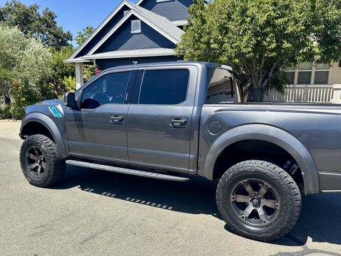 Used 2018 Ford F150 Raptor w/ Equipment Group 802A Luxury AWD/4WD image 2