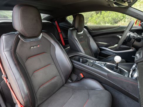 Used 2017 Chevrolet Camaro ZL1 RWD image 26