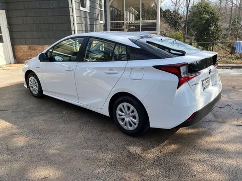 Used 2022 Toyota Prius LE image 8