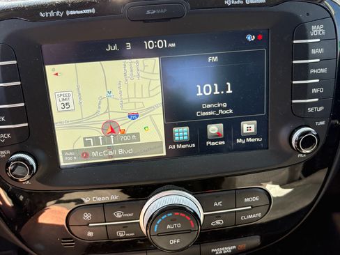 Used 2015 Kia Soul + w/ Audio Package FWD image 8