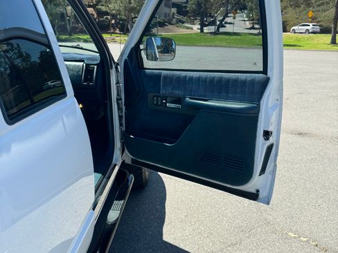 Used 1992 Chevrolet Silverado 3500 4x4 Extended Cab image 16