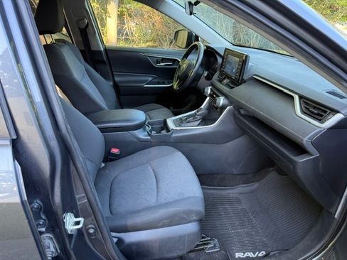 Used 2020 Toyota RAV4 XLE w/ XLE Grade Weather Package AWD/4WD image 8