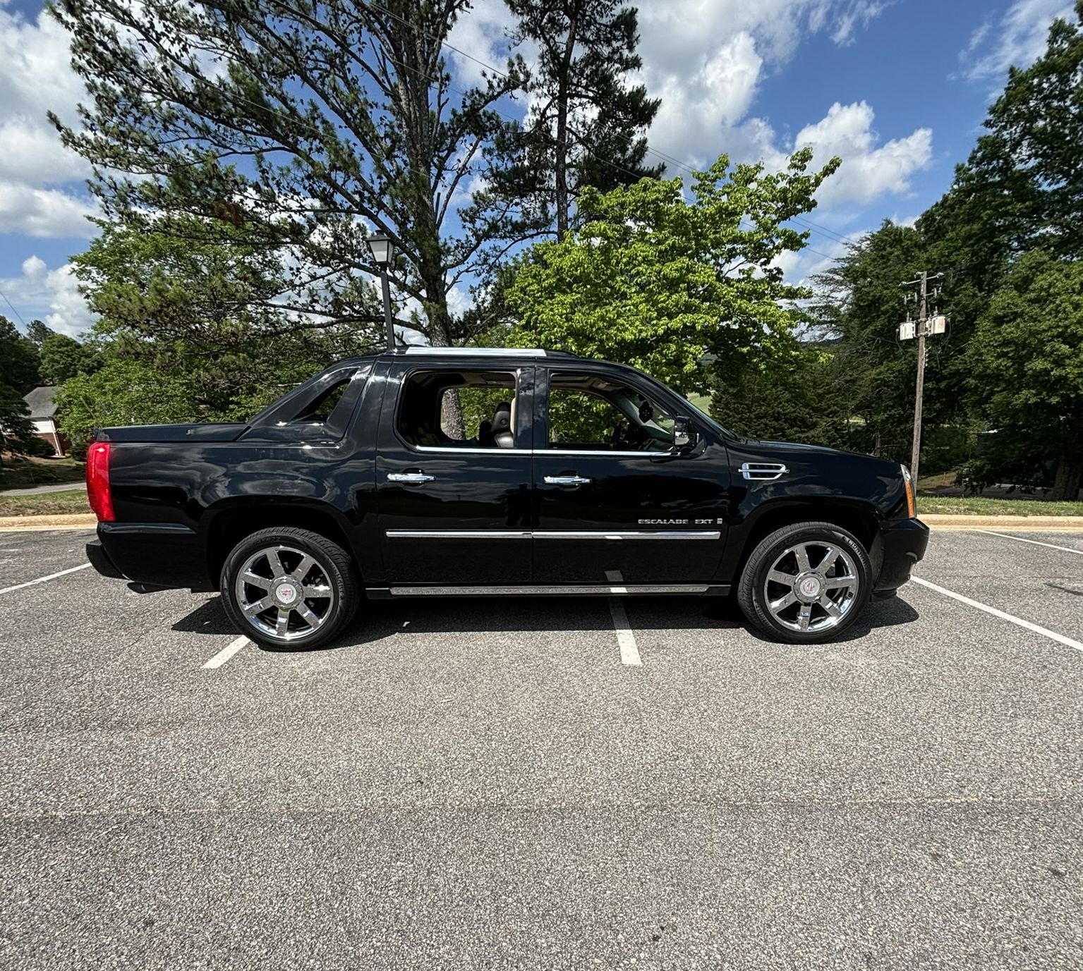 Used 2007 Cadillac Escalade EXT w/ Information Package AWD/4WD image 14