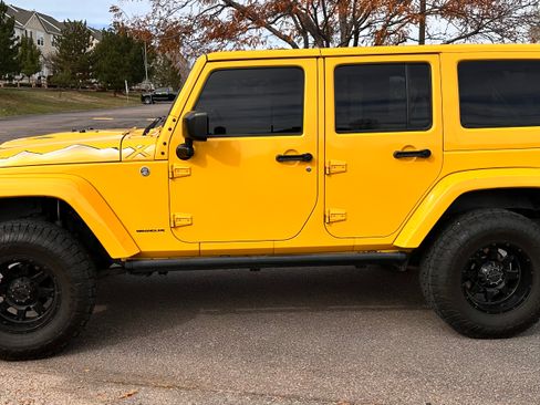 Used 2015 Jeep Wrangler Unlimited Sahara image 2