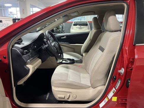 Used 2013 Toyota Camry LE image 2