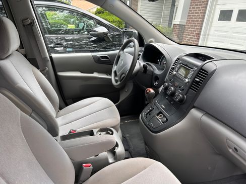 Used 2010 Kia Sedona LX w/ PWR Pkg FWD image 8
