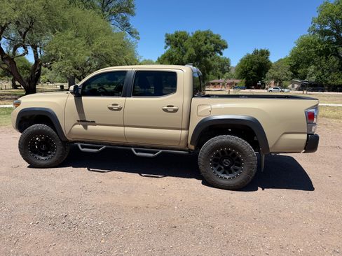 Used 2020 Toyota Tacoma TRD Off-Road AWD/4WD image 2
