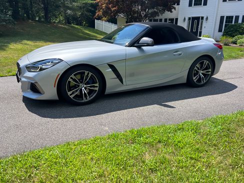 Used 2020 BMW Z4 M40i w/ Premium Package RWD image 2