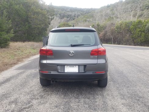 Used 2015 Volkswagen Tiguan S image 8