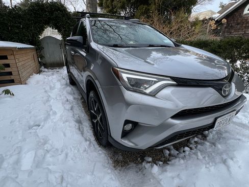 Used 2018 Toyota RAV4 SE w/ Power Extra Value Package image 1
