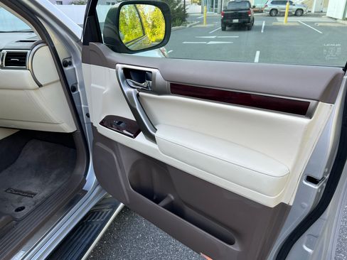 Used 2017 Lexus GX 460 Luxury AWD/4WD image 6