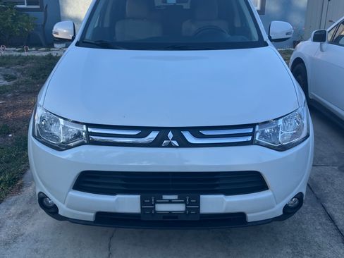 Used 2014 Mitsubishi Outlander SE image 8