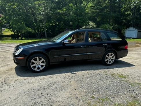 Used 2007 Mercedes-Benz E 350 4MATIC Wagon image 2