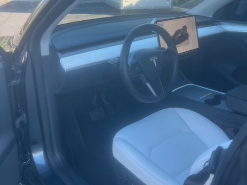 Used 2023 Tesla Model Y Long Range image 8