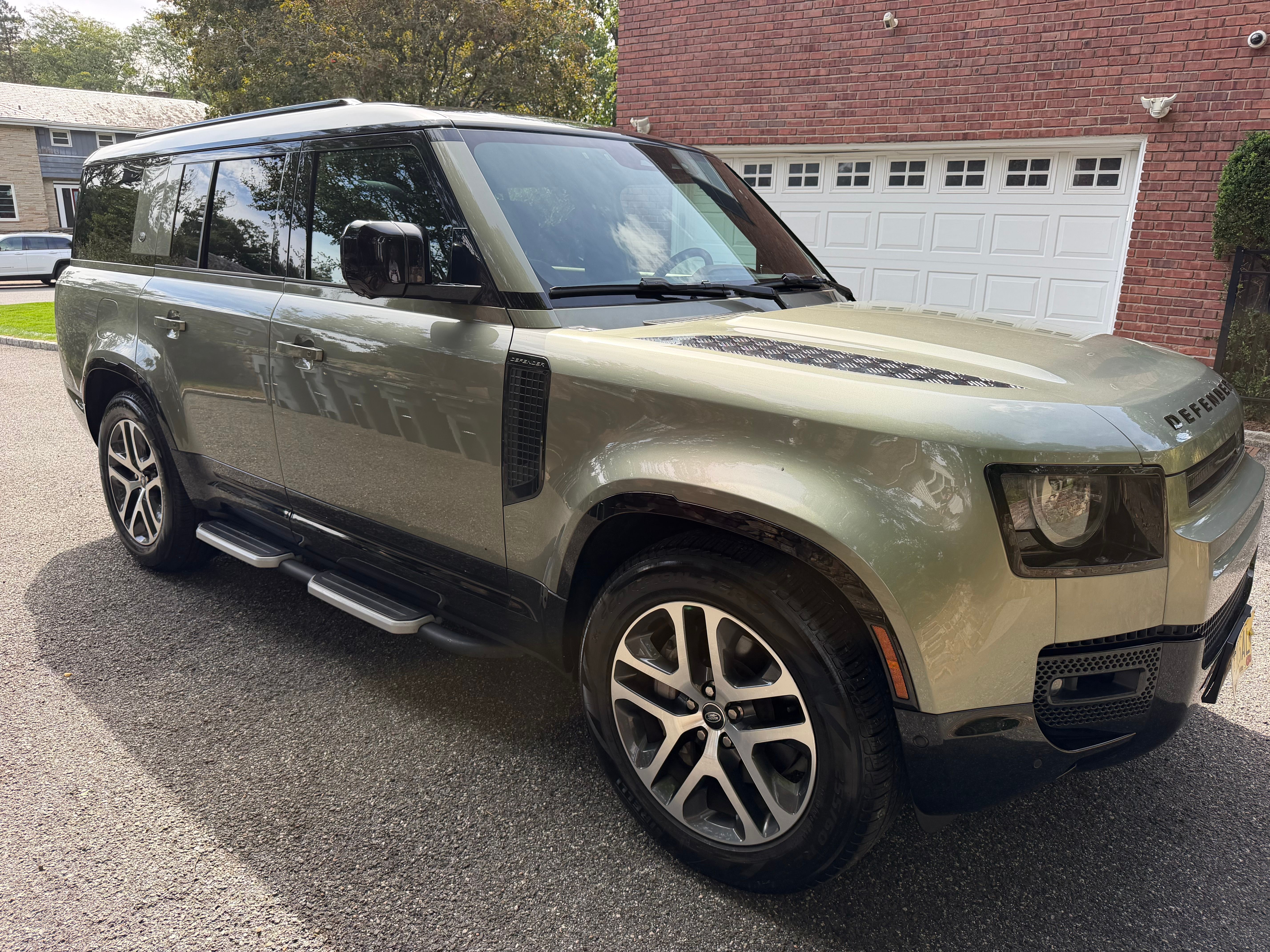 Used 2023 Land Rover Defender 130 X-Dynamic SE AWD/4WD image 9