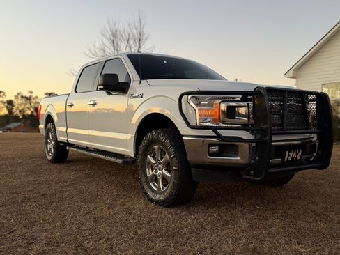 Used 2018 Ford F150 XLT w/ Equipment Group 302A Luxury AWD/4WD image 5