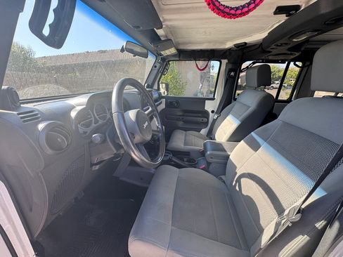 Used 2009 Jeep Wrangler Unlimited Rubicon w/ Dual Top Group AWD/4WD image 13