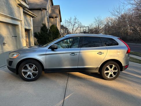 Used 2011 Volvo XC60 T6 image 4