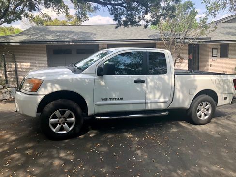 Used 2008 Nissan Titan SE image 1