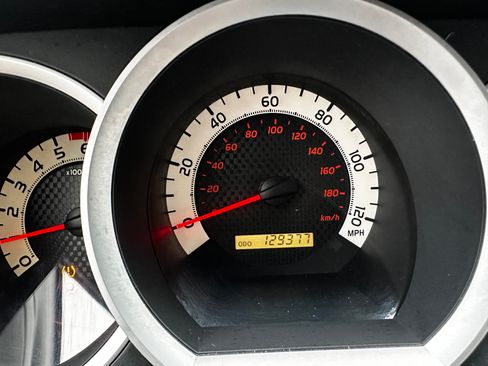 Used 2011 Toyota Tacoma PreRunner image 10