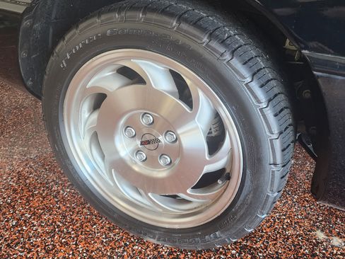 Used 1996 Chevrolet Corvette Coupe RWD image 15