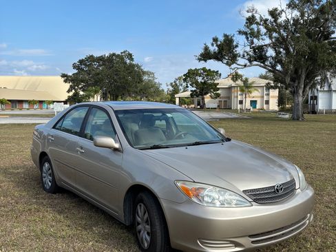 Used 2004 Toyota Camry LE image 4