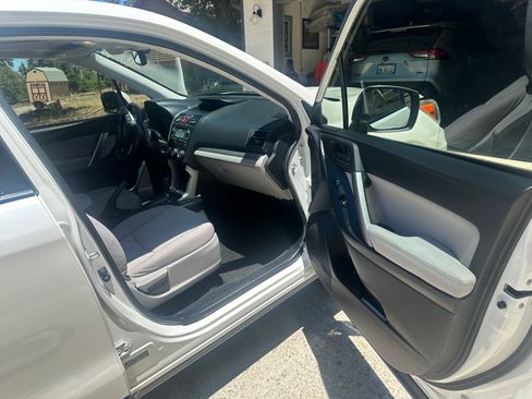 Used 2015 Subaru Forester 2.5i Premium AWD/4WD image 12