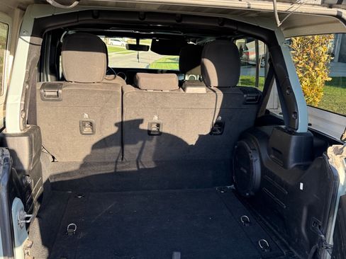 Used 2023 Jeep Wrangler Unlimited w/ Cold Weather Group image 6