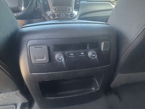 Used 2019 Chevrolet Suburban LT image 8