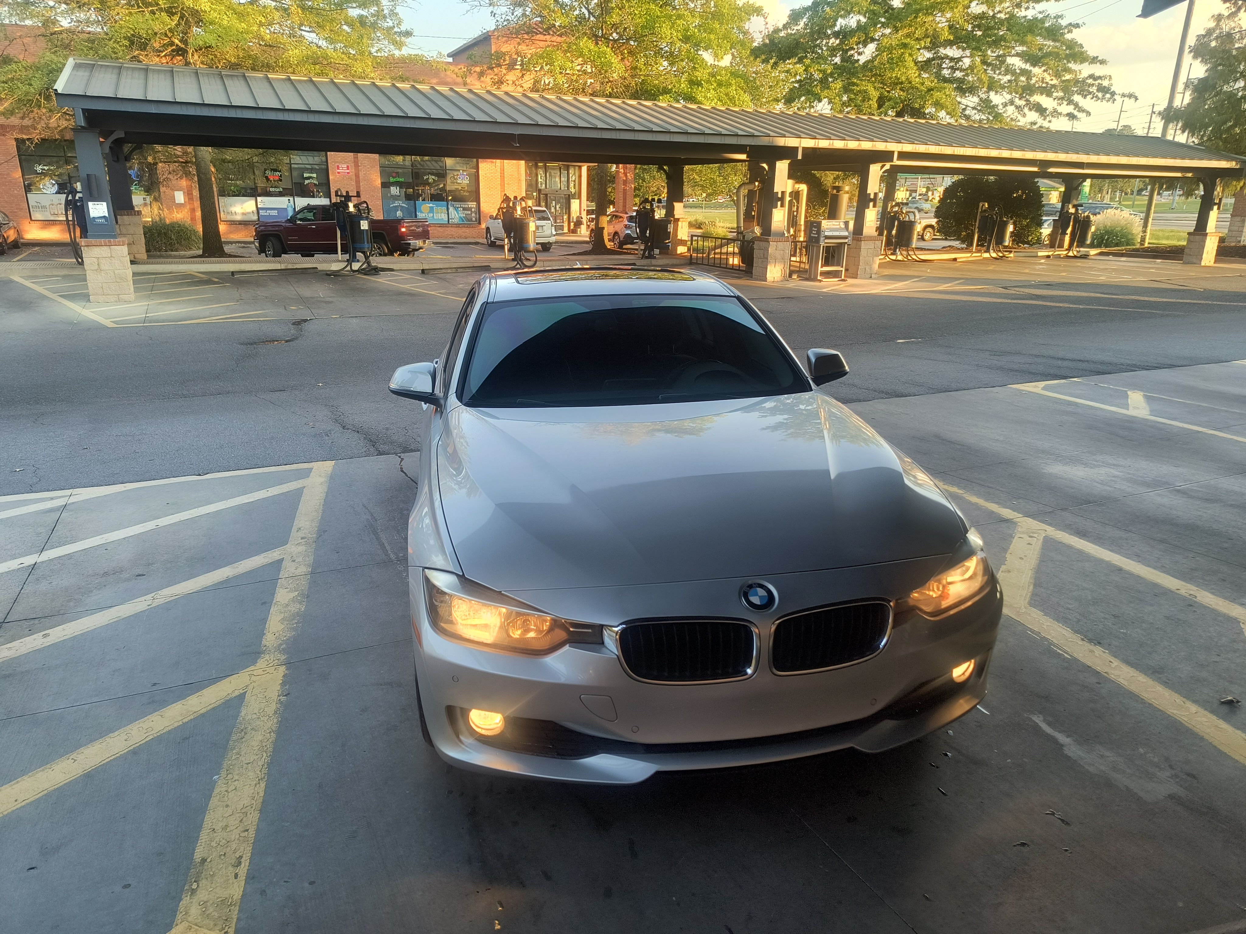Used 2015 BMW 320i Sedan RWD image 16